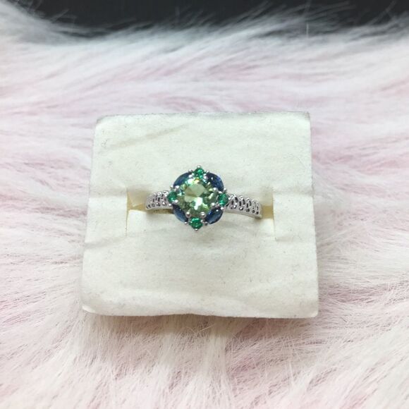 Crystal Flower Ring   - Picture 1 of 2